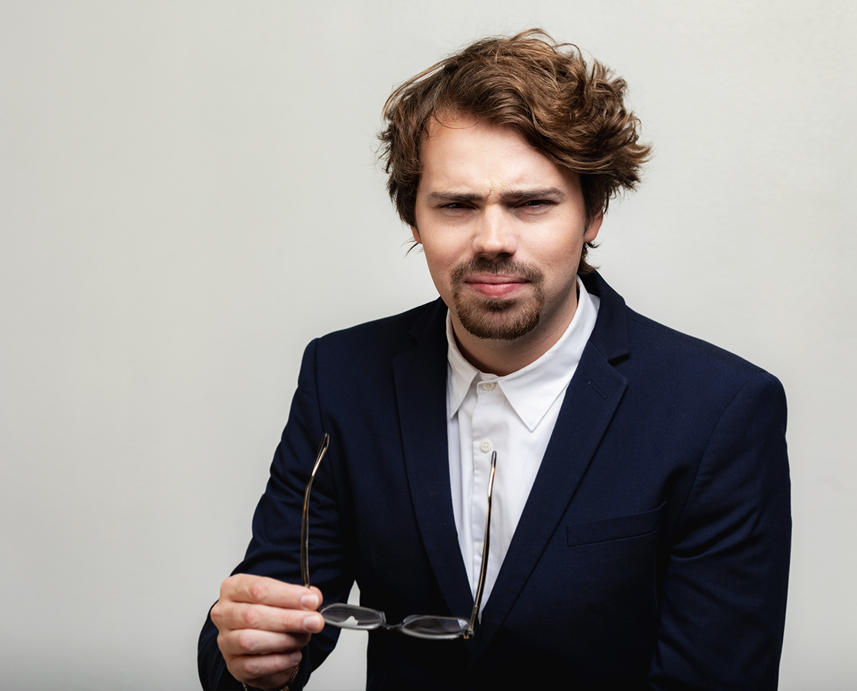 Robin Sieg is looking puzzled with glasses in his hand